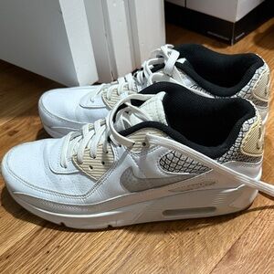 Nike air max big kids black and white